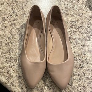Size 7.5 nude pointed toe flats (A New Day)